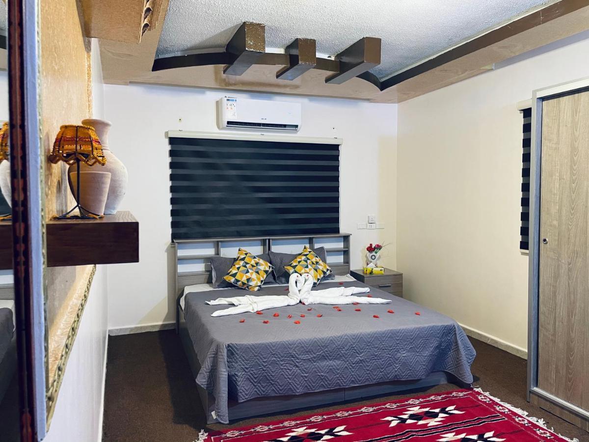 Auberge de jeunesse Petra B12 à Wadi Musa Extérieur photo
